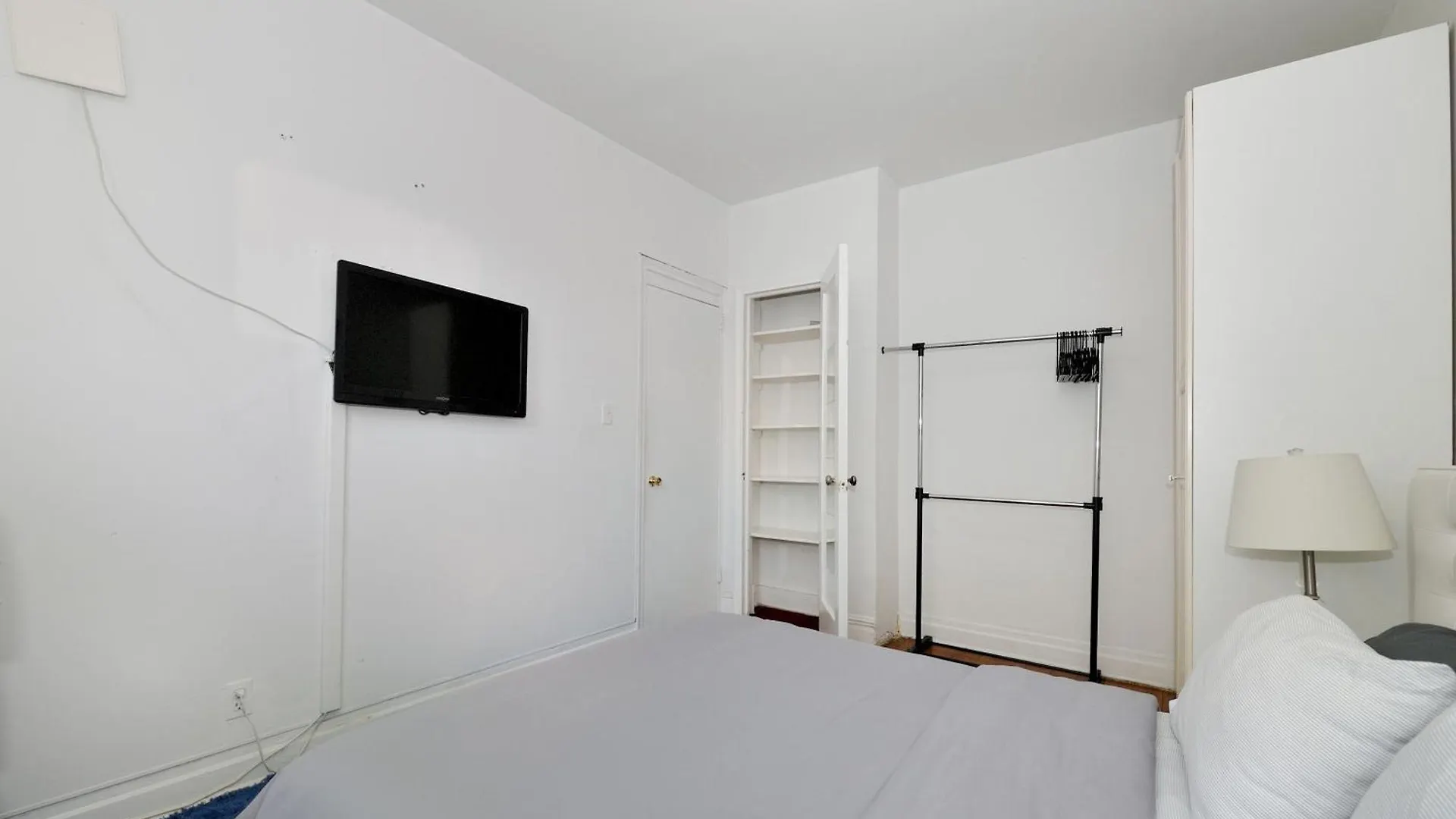 Midtown West Furnished 3 Bedroom Apartment New York