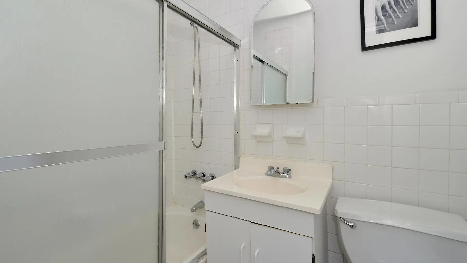Midtown West Furnished 3 Bedroom Apartment New York